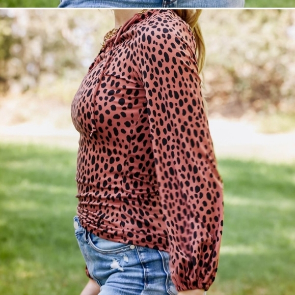 H. P.  SUGAR FOX LACE UP CHEETAH PRINT TOP - Picture 3 of 6